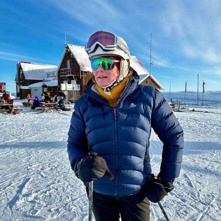 ee6fdb5d-dae9-47b7-b8c3-f457a434e2be