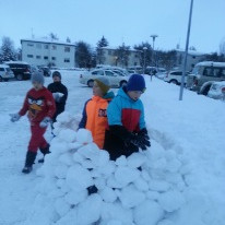 Gaman að leika sér í snjó.