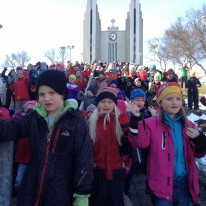 Dönsuðu í kirkjutröppunum