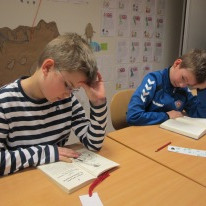 Í mörgum námshópum Brekkuskóla byrjar dagurinn með lestrarstund