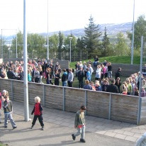 1. - 7. bekkur safnaðist saman á fótboltavellinum