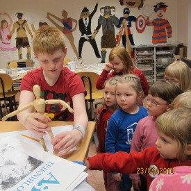 Veigar sýnir hvernig hann notar fyrirmynd