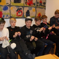 Drengir í 7. bekk eru lagnir með prjónana
