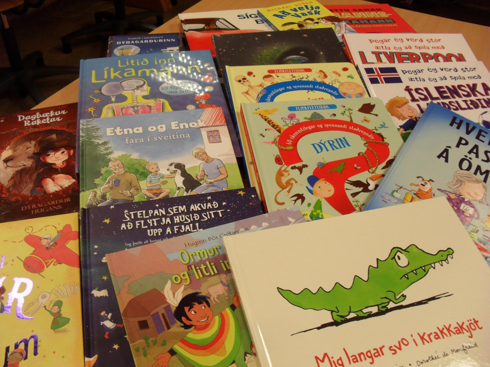 Bókagjöf frá Foreldrafélagi Brekkuskóla