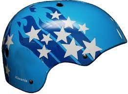 Hjálmaverkefnið með hjálm á höfði