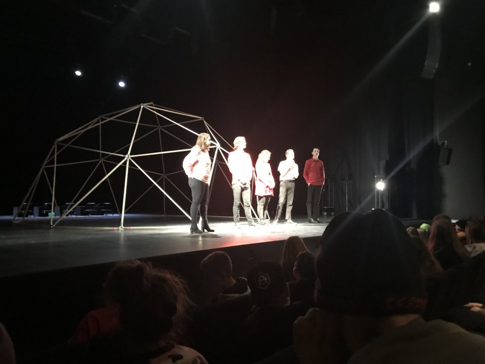 Fyrirlestur um eitthvað fallegt - leiksýning