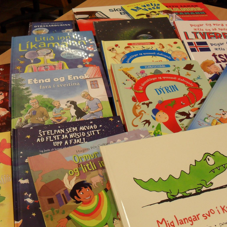 Bókagjöf frá Foreldrafélagi Brekkuskóla