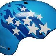 Hjálmaverkefnið með hjálm á höfði